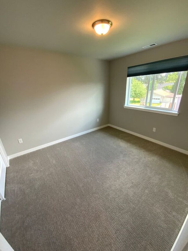 Building Photo - Centralia 4bdr brand new home 2 garage & s...