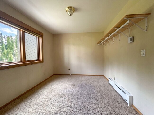 Building Photo - 416 Fuller Placer Rd