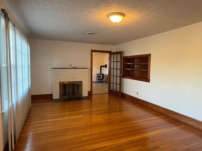 Building Photo - One Level Home! 3or 4 bedroom 1 bath with extra-large den, garage and extra storage on almost an ...