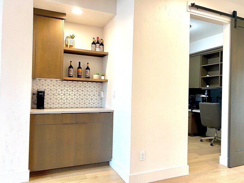 Building Photo - 3013 S Honeycomb Way
