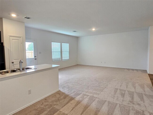 Building Photo - 414 Bass Dr