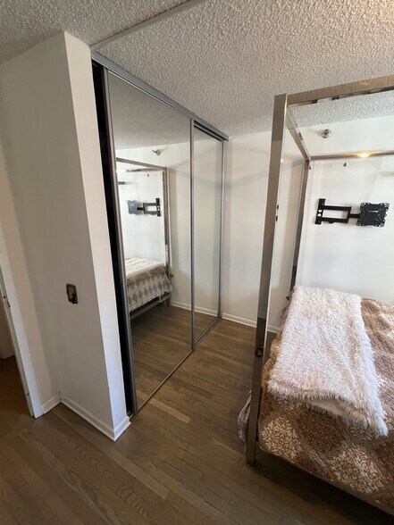 bedroom 2 - 200 N Dearborn St