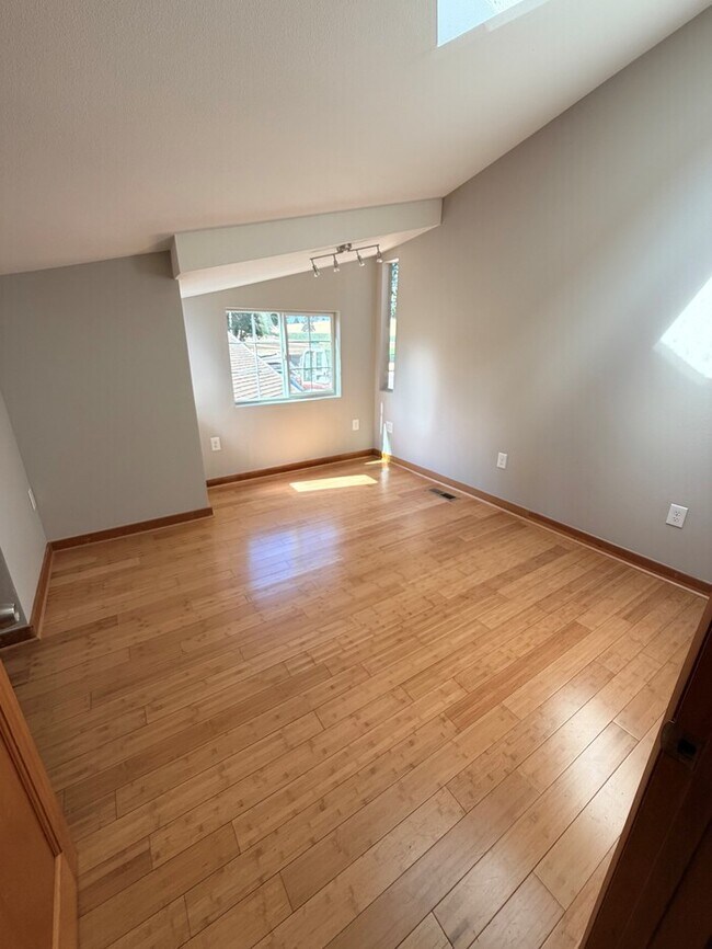 Building Photo - Spacious Home with Office, Studio, Workshop - Endless Possibilities!
