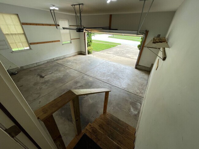 Building Photo - 3914 Stone Hollow Dr