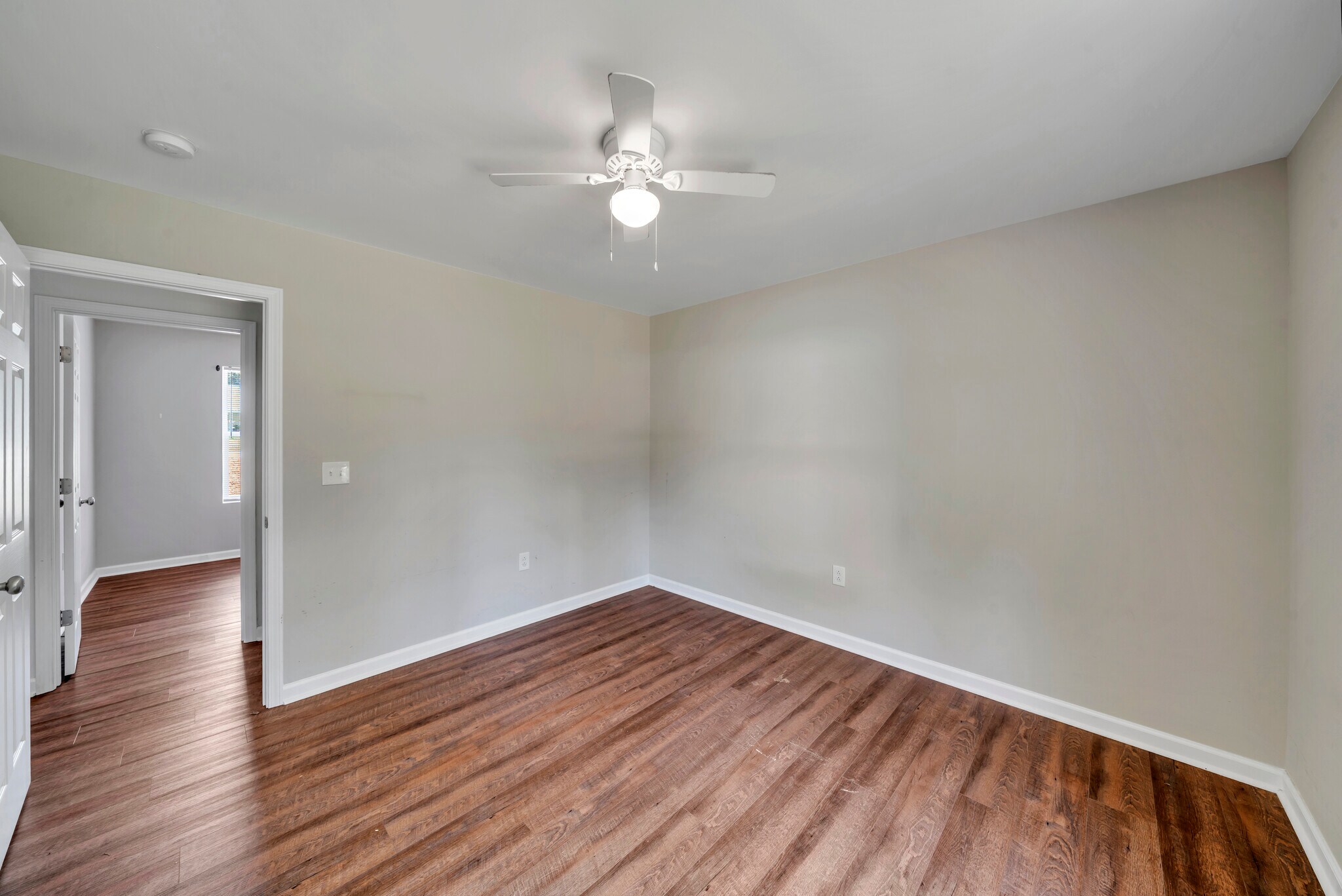Building Photo - 160 Oak Dr