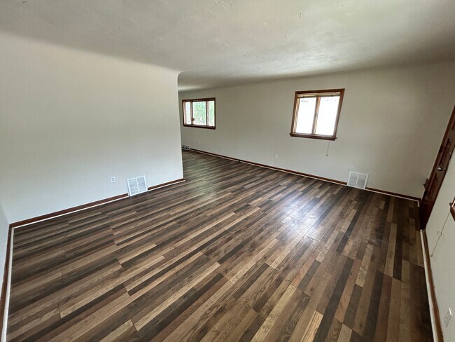Building Photo - 3430 E 73rd St