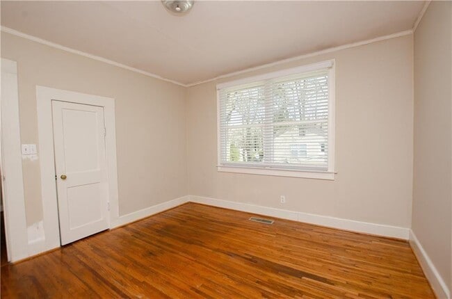 Building Photo - 1398 Woodmont Ln NW