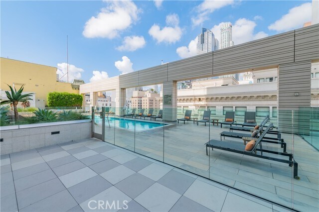 Building Photo - 400 S Broadway