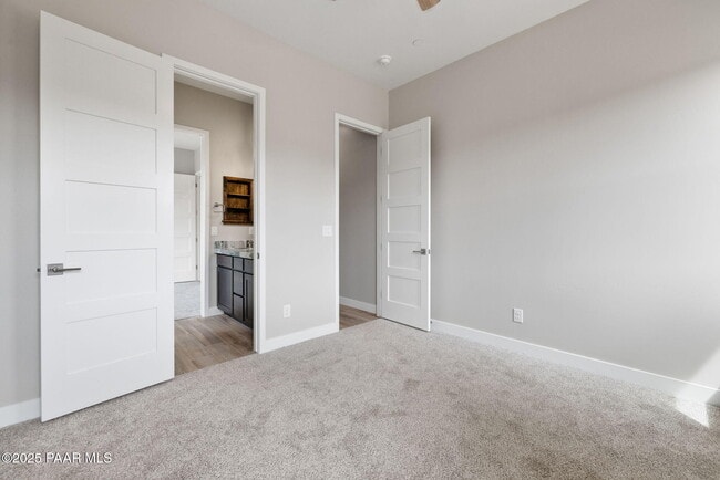 Building Photo - 4613 W Stazenski Rd