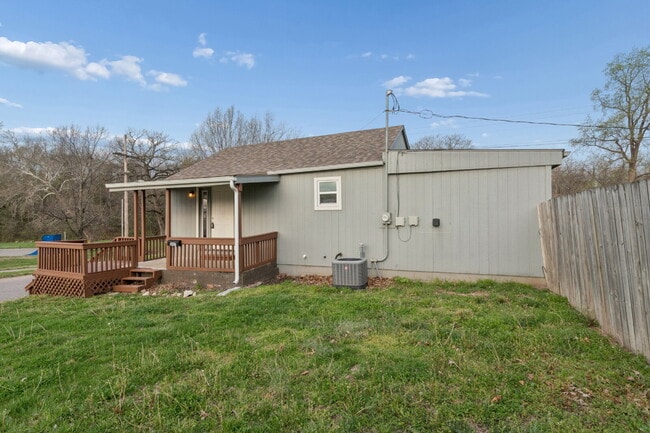 Building Photo - This cozy residence features a bright living space and well-appointed kitchen.  1st month is FREE...