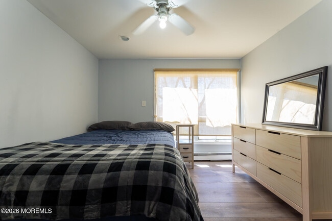 Building Photo - 406 Lawrence Dr