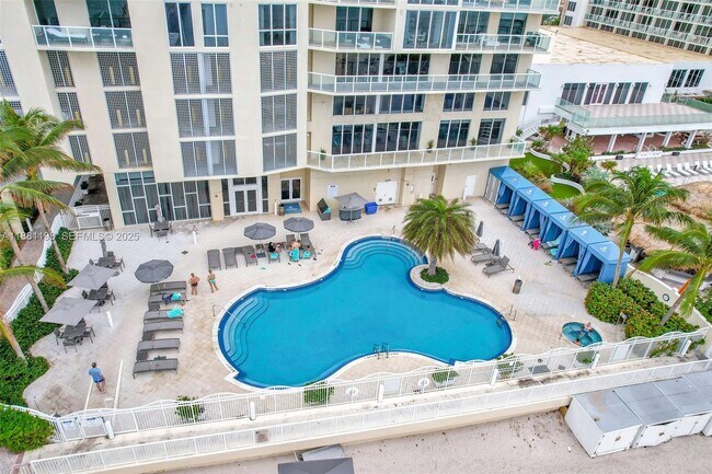 Building Photo - 16699 Collins Ave