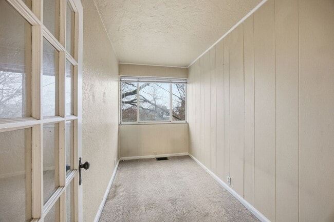 Building Photo - Charming 3-Bedroom Pittsburgh Home with Spacious Yard and Classic Porch