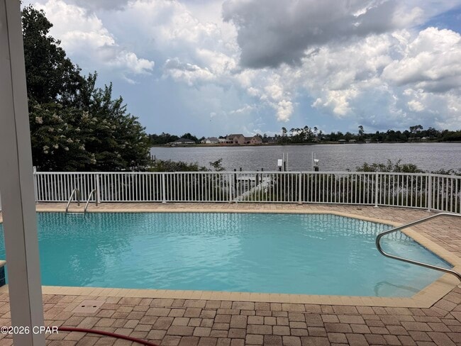 Building Photo - 2516 Country Club Dr