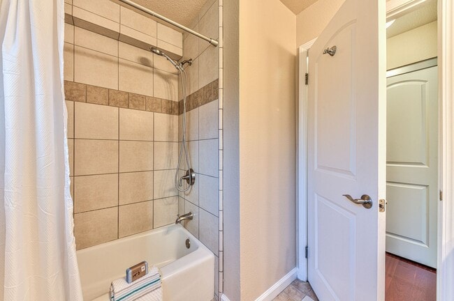 Building Photo - Ground Floor Condo at Footprints on the Bay