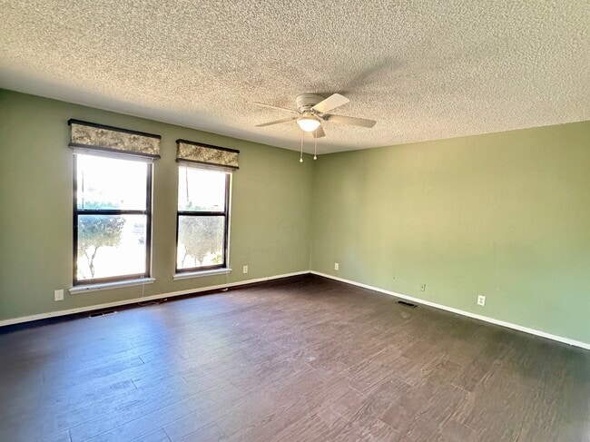 Building Photo - 6612 Crow Cir