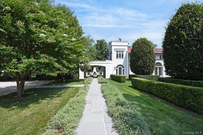 Building Photo - 73 Park Dr S
