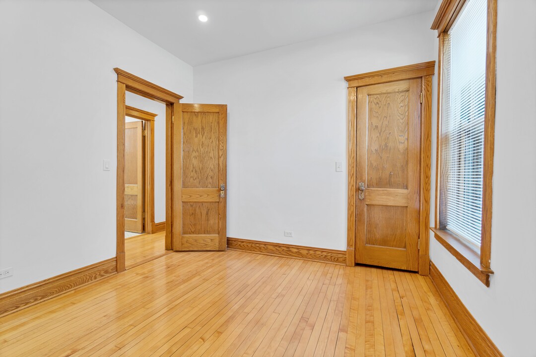 Building Photo - 1742 W Addison St