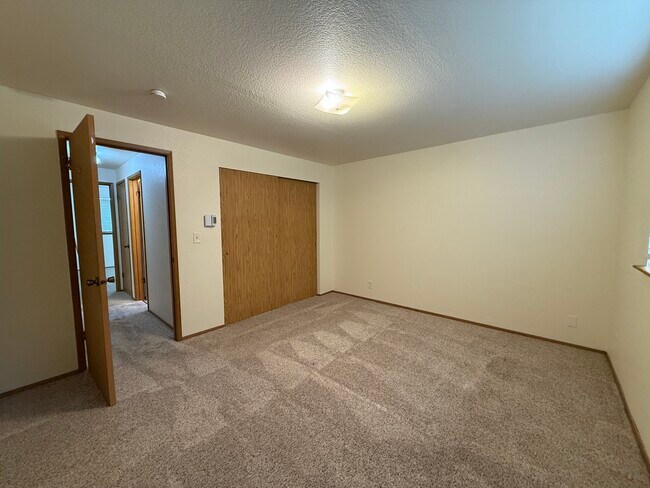 Building Photo - 9114 44th Dr NE