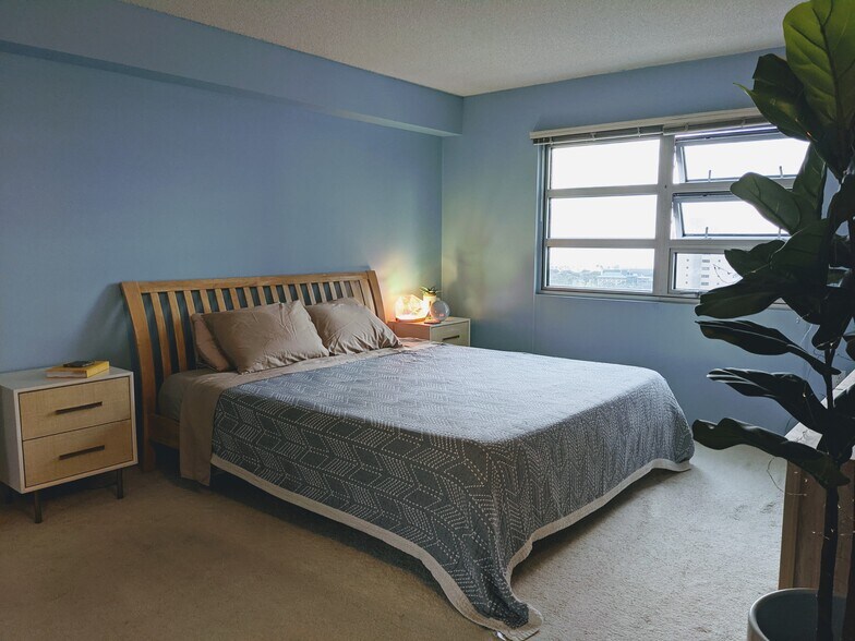 Building Photo - 801 South St