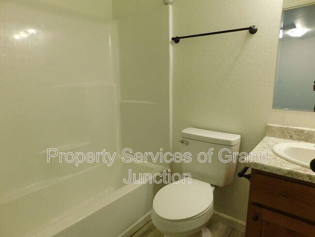 Building Photo - 657 Trinity Way