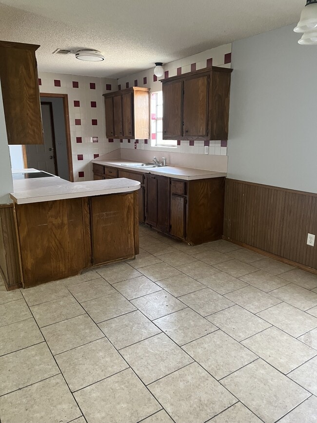 Building Photo - 15682 Todd Ln