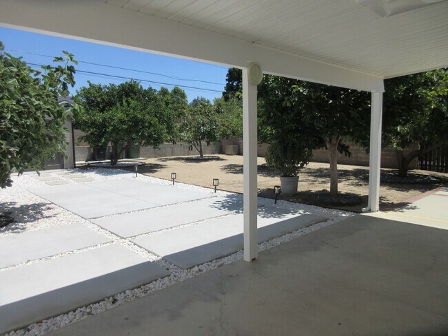 Building Photo - Beautifully updated Porter Ranch 3bed / 2 bath Home on Canby