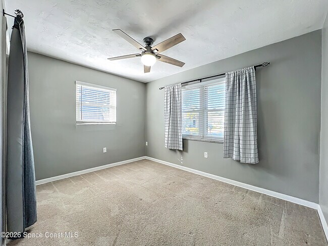 Building Photo - 2140 Emerald Ct