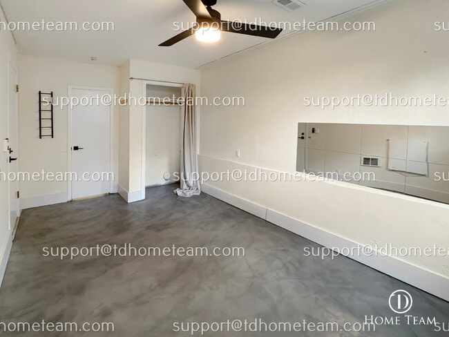 Building Photo - Bottom Unit Duplex with Private Patio and ...