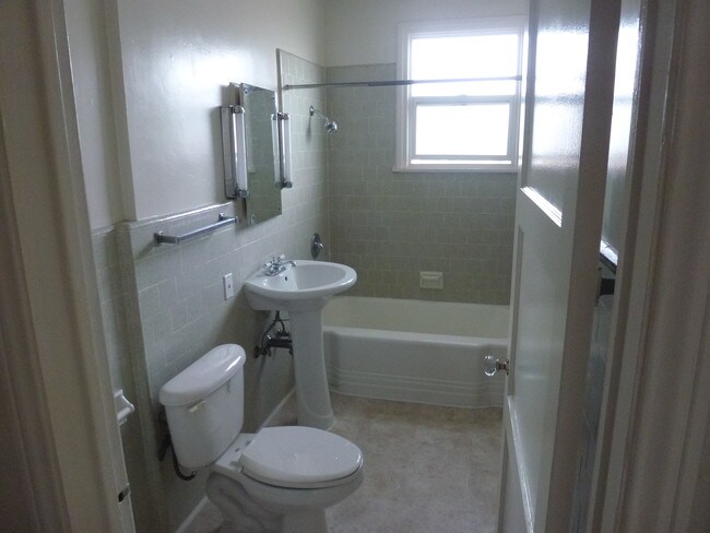 Building Photo - 1437 Lucile Ave