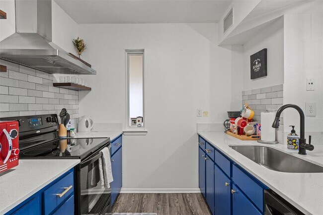 Building Photo - 4500 E Oltorf St