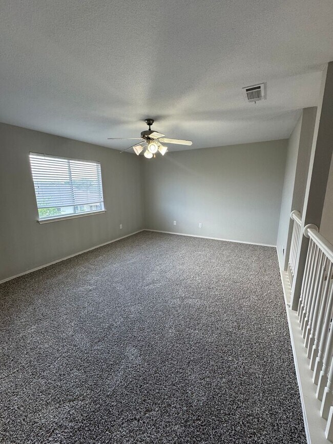 Building Photo - Spacious Midway ISD Home