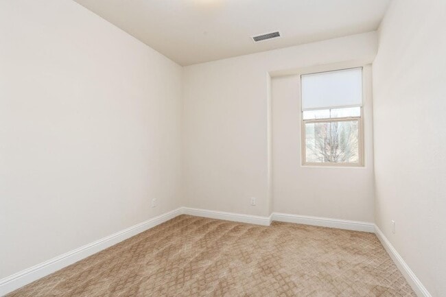 Building Photo - 1383 E Via Azzurra Way