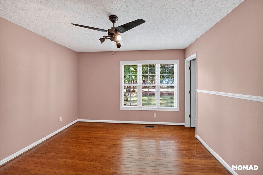 Building Photo - 124 Pinesage Dr