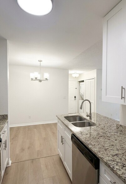 Building Photo - 6064 Westgate Dr