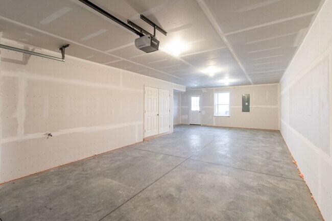 Building Photo - Brand new 3 Bedroom Townhouse