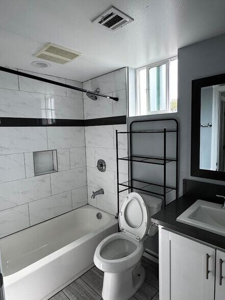 Building Photo - 433 1/2 East 30th Street