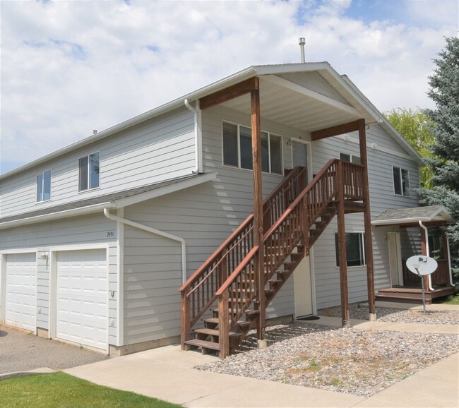 Primary Photo - 2Bed with OFFICE and DETACHED GARAGE! Grea...