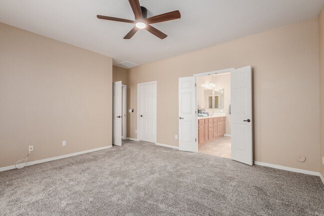 Building Photo - Gorgeous Property in 55+ Community