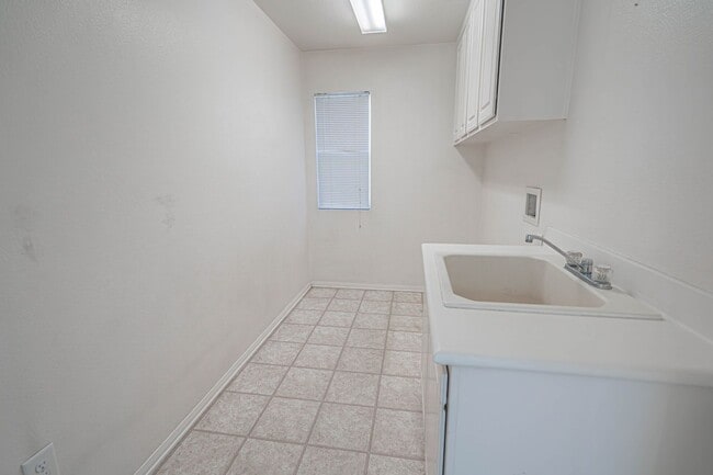 Building Photo - COMING SOON! Bridgeport 4 Bedroom Home for Rent in Valencia!