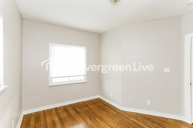 Building Photo - 1800 Bising Ave