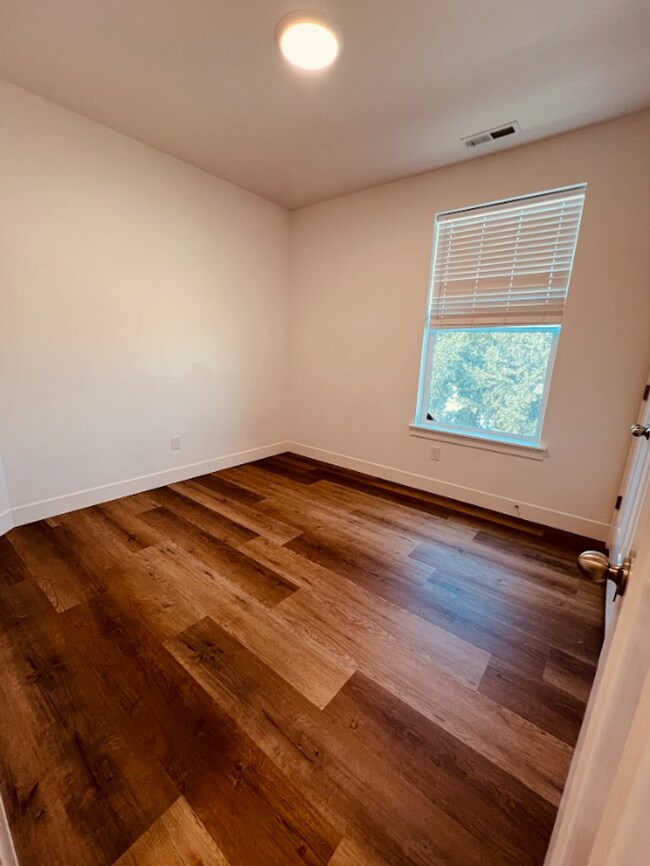 Building Photo - Your Vineyard Home – 3?Bed, 2?Bath Condo