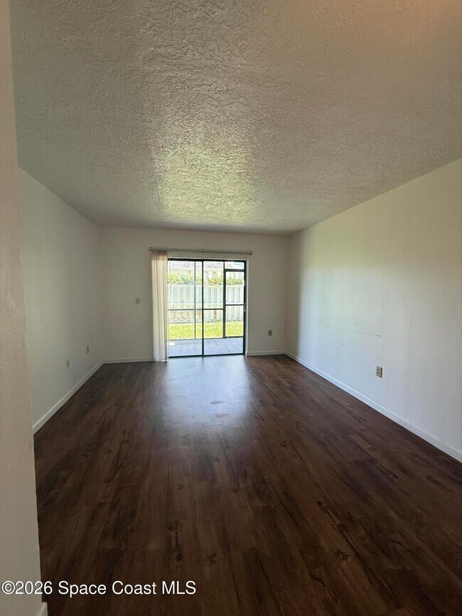Building Photo - 1566 University Ln