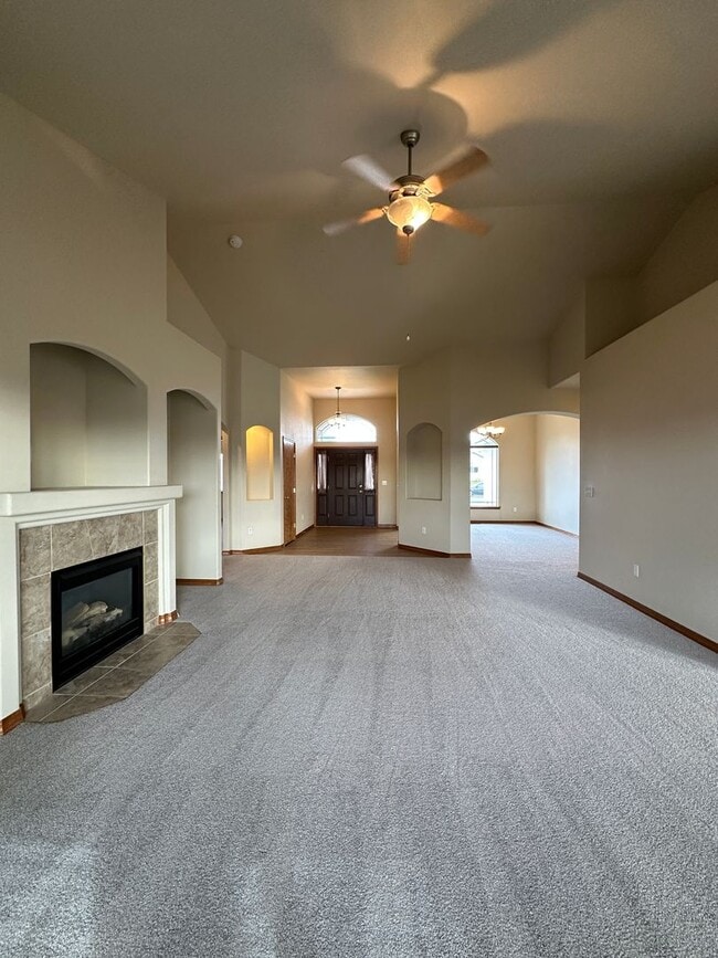 Building Photo - Luxury, One Level Living!