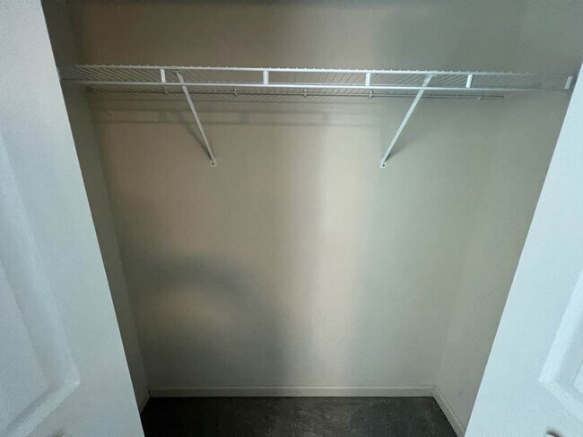 Building Photo - Room in House on Daingerfield Dr