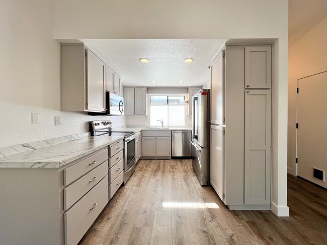 Building Photo - Beautifully Remodeled 2-Bedroom, 2-Bathroom Townhome with Single-Car Garage
