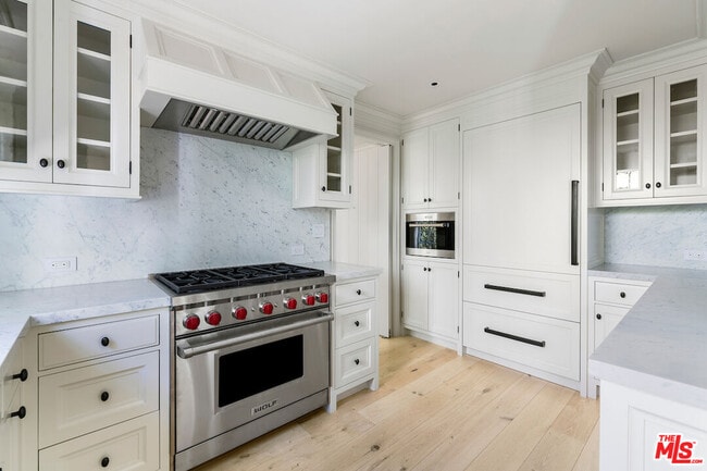 Building Photo - 152 S Camden Dr