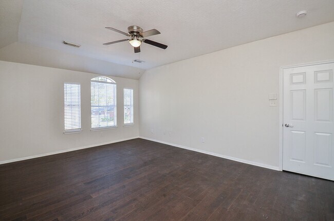 Building Photo - 3027 Texas Oak Dr