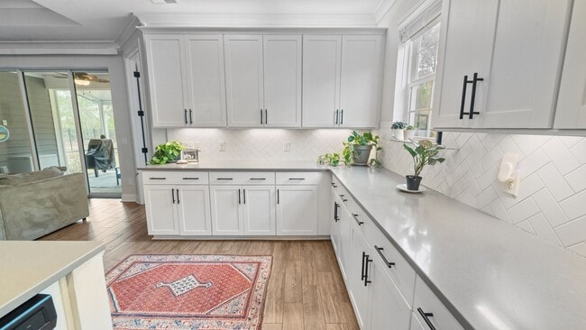 Building Photo - Spacious 6-Bedroom Waterfront Home in Richmond Hill, GA