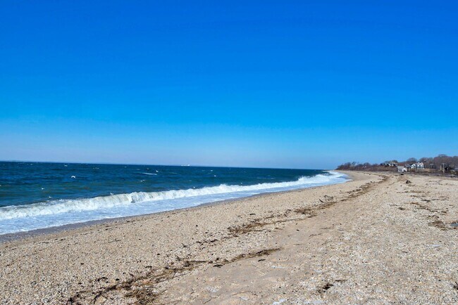 Building Photo - 420 Old Farm Rd